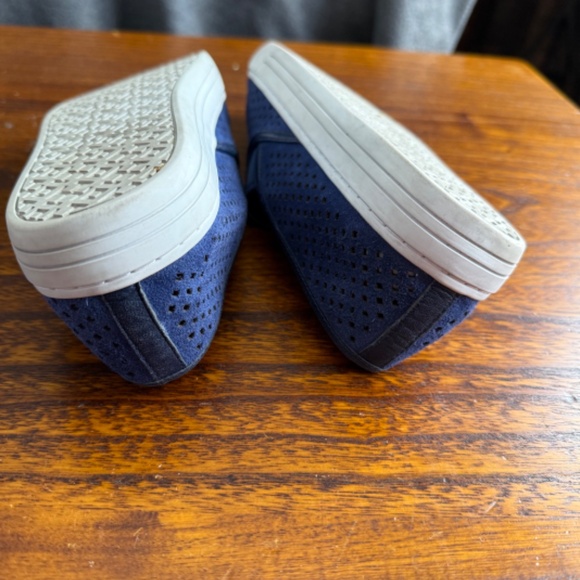 Tory Burch blue suede shoes - Picture 5 of 5
